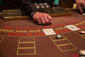 Live BandarQ table at erek 21 with multiple players and real-time dealer